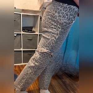 Leopard-Print Boyfriend Cargo Jeans - Gray